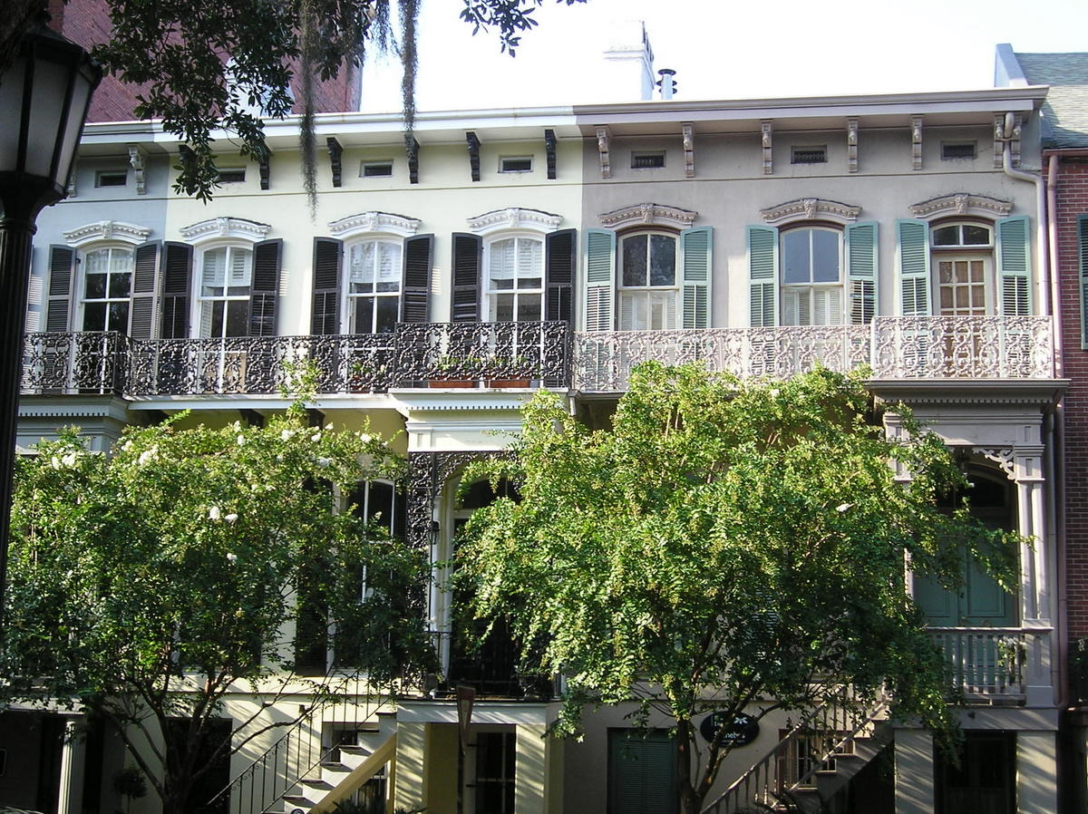 Brick buildings and leafy streets in Savannah’s Historic District
