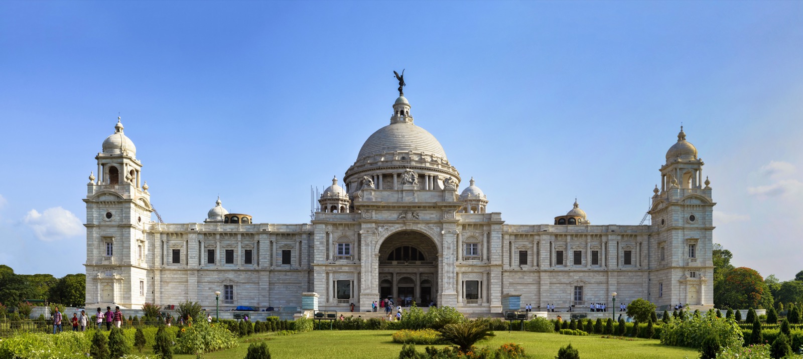 Victoria Memorial Kolkata white marble monument and gardens