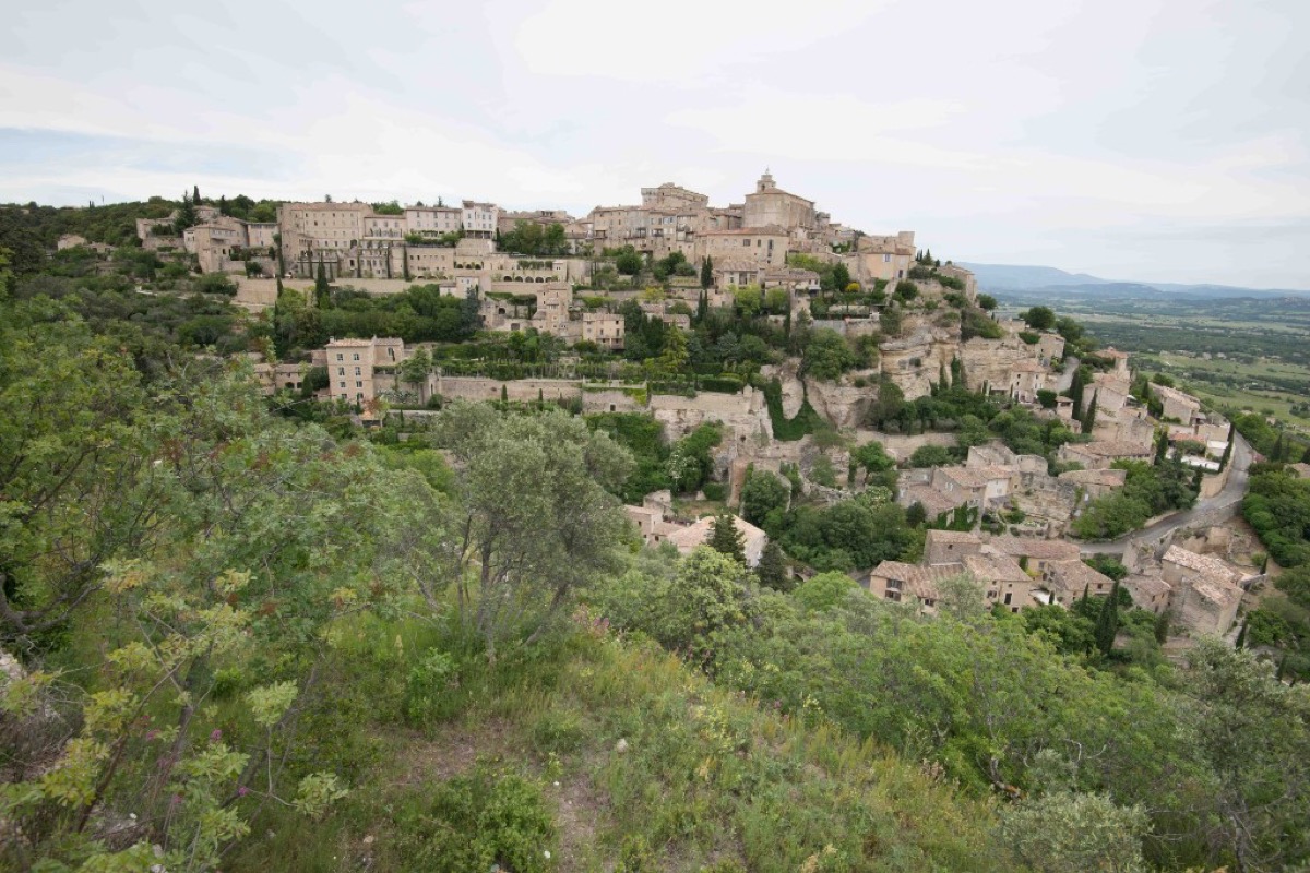 Panoramic view of the hilltop village of Gordes with stone houses above the Luberon Valley