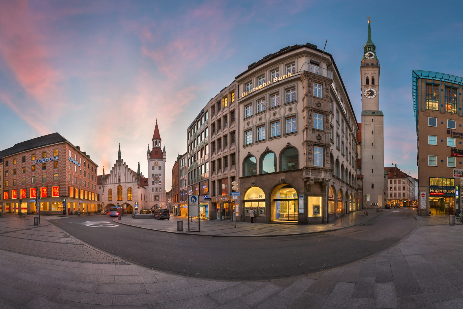 Neues Rathaus on Marienplatz in Munich during daytime