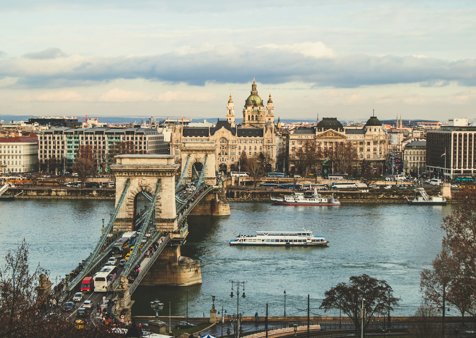 Széchenyi Chain Bridge connecting Buda and Pest across the Danube
