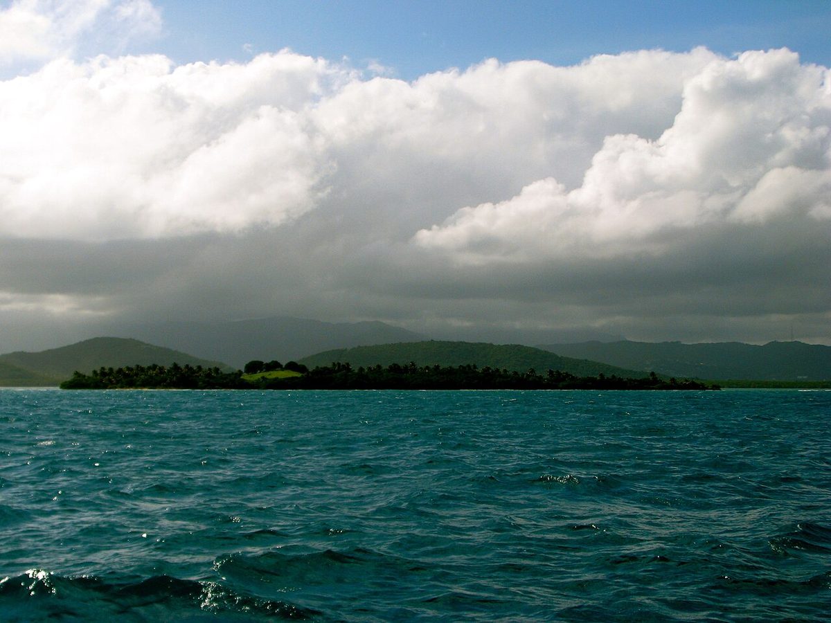 Segelboot nahe Icacos vor der Ostküste von Puerto Rico