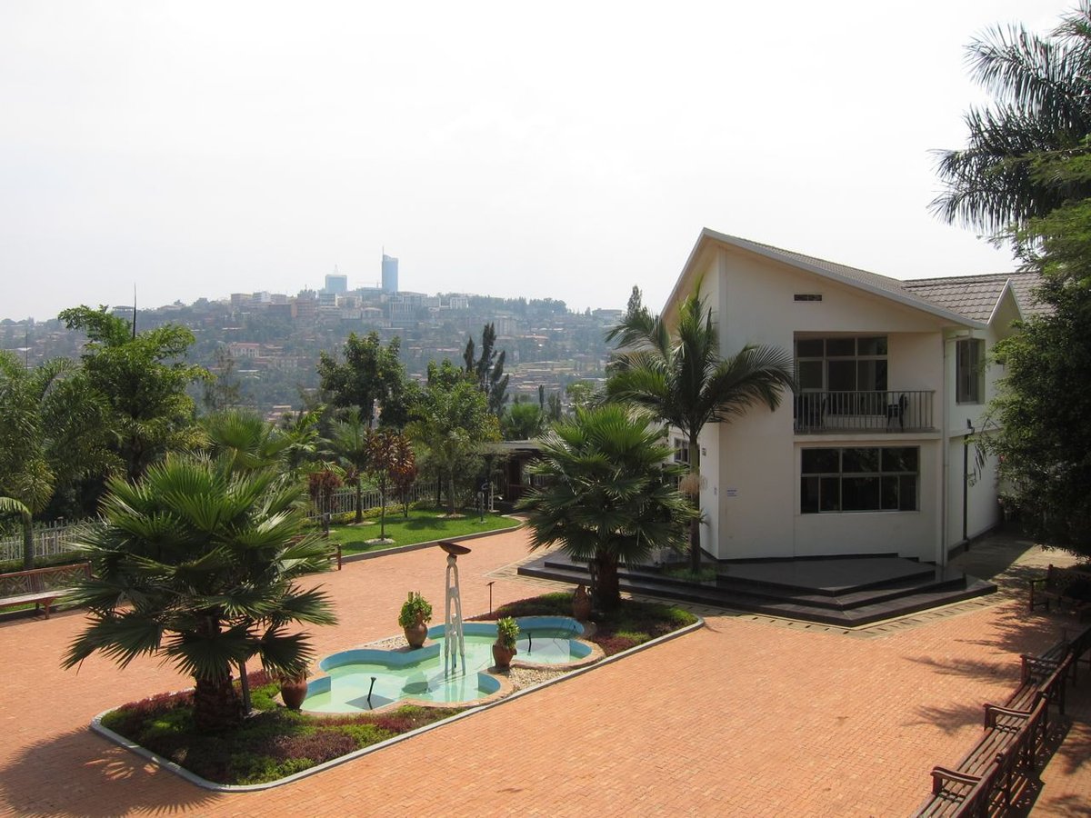 Exterior do Memorial do genocídio de Kigali em Gisozi, Ruanda