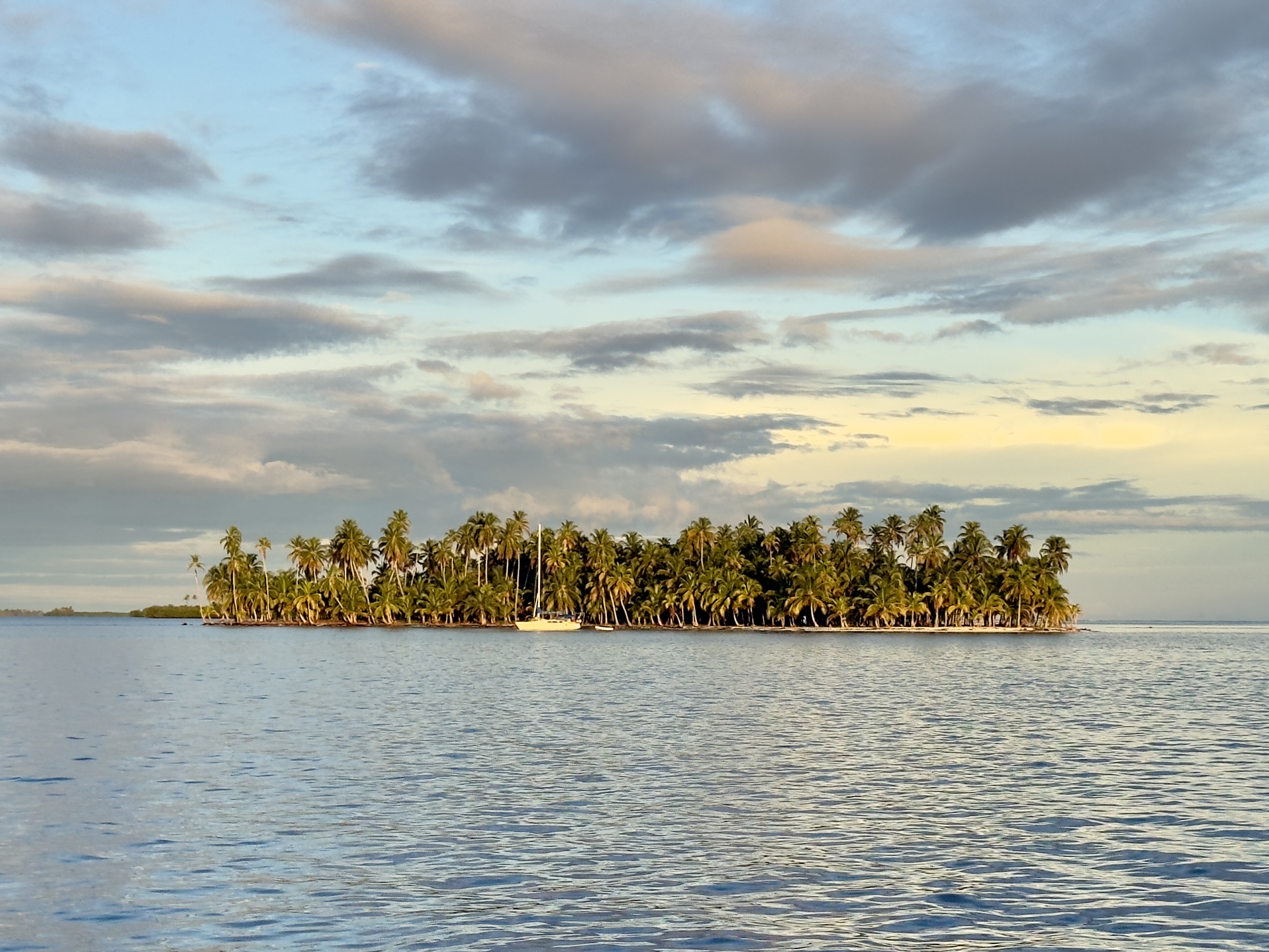 Turquoise water and white sand in San Blas Panama