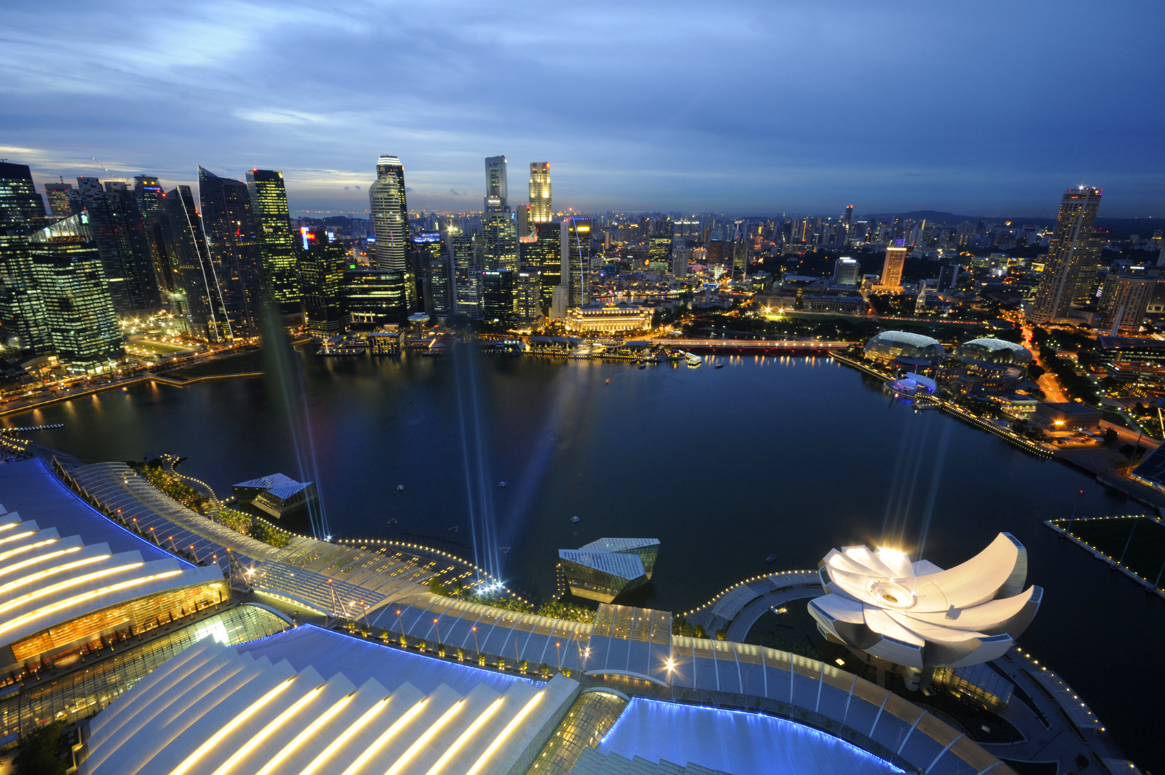 Marina Bay and the Singapore skyline at dusk