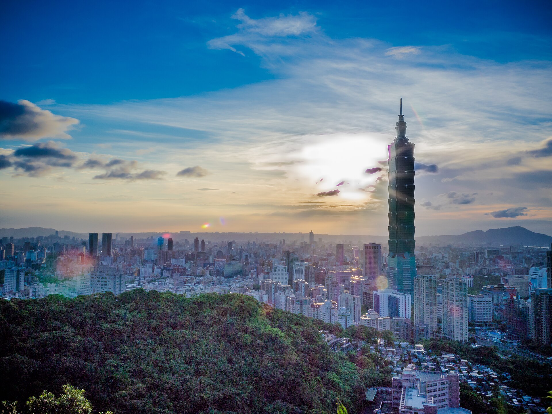 Taipei 101 and Taipei city skyline at sunset in Taiwan