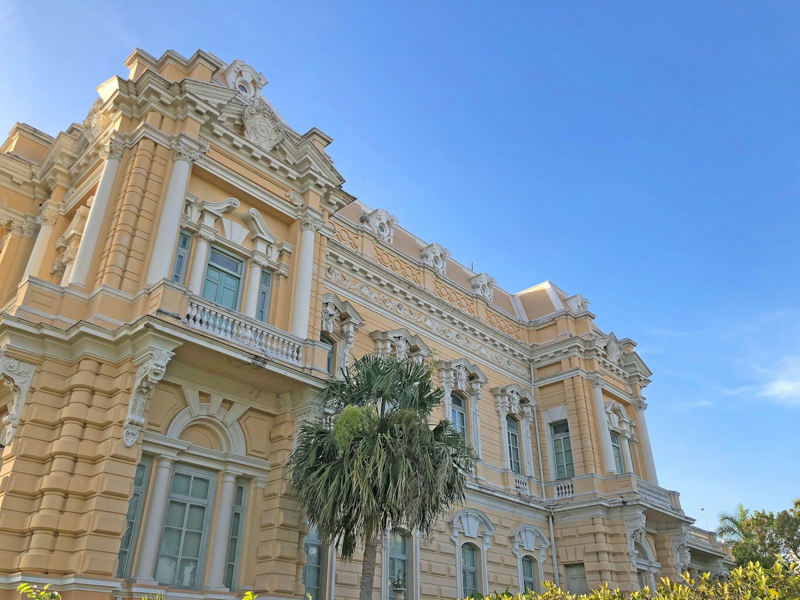 Palacio Cantón, a beige Beaux-Arts building with decorative columns in Mérida